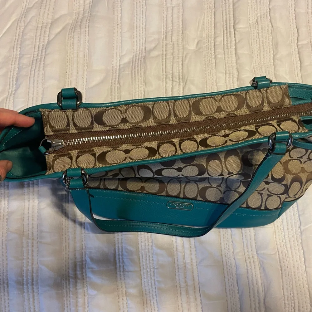 Medium Coach Handbag - Picture 6 of 9